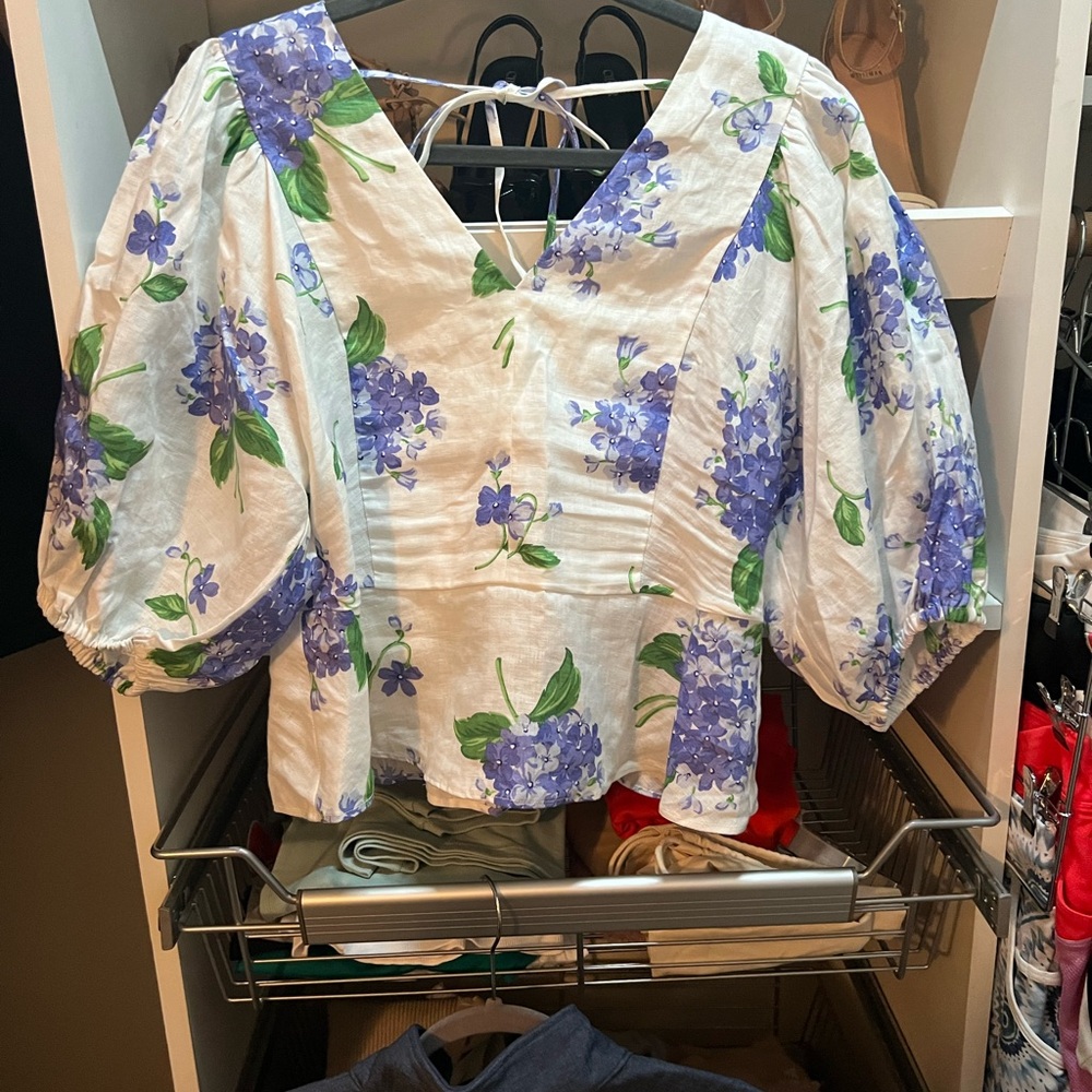 Floral hydrangea top